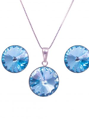 Aretes, cadena, y dijes